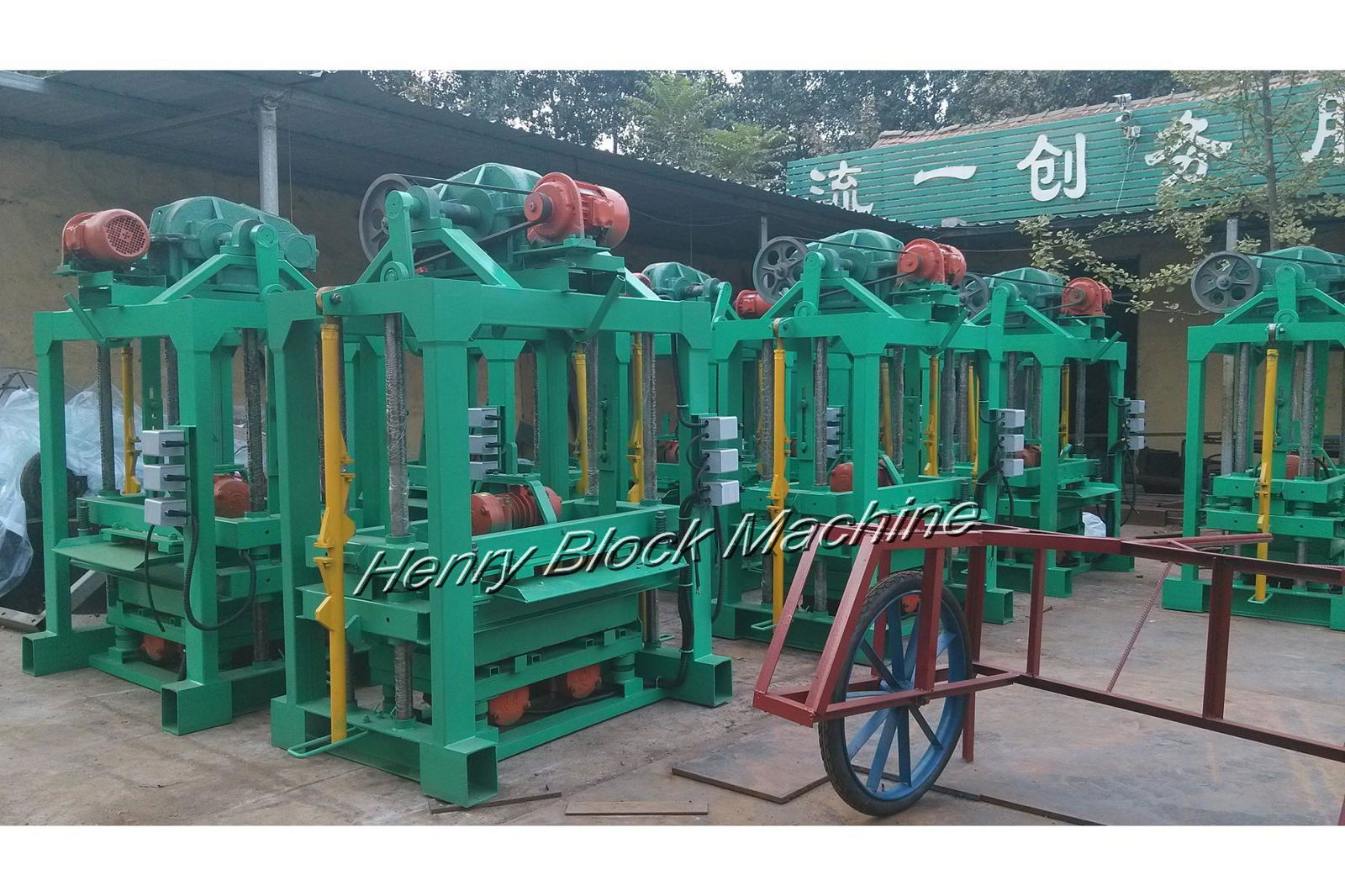 the hot-sale concrete block making machine in Africa 4