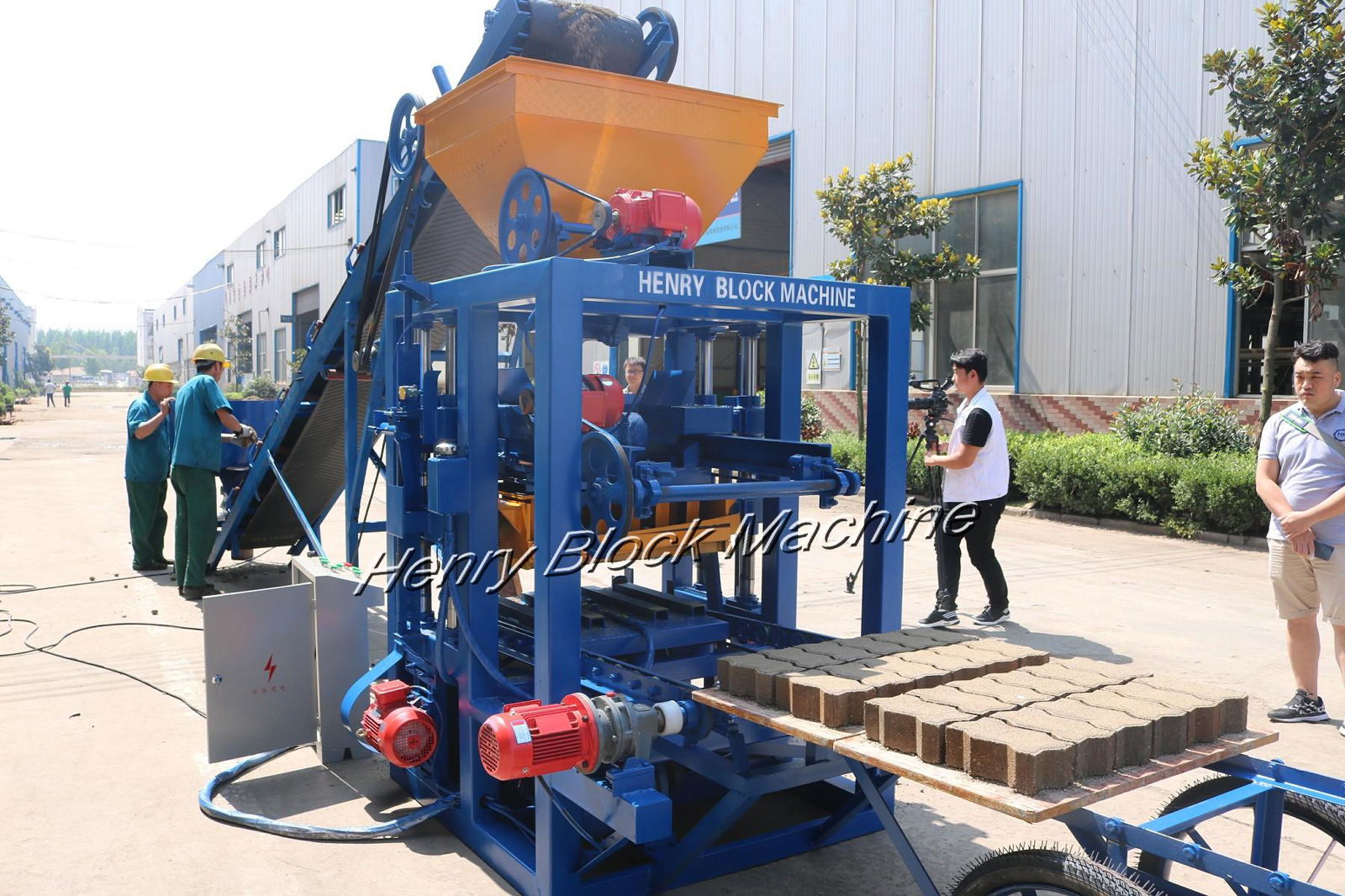 the most popular semi-automatic concrete block making machine in Africa 3