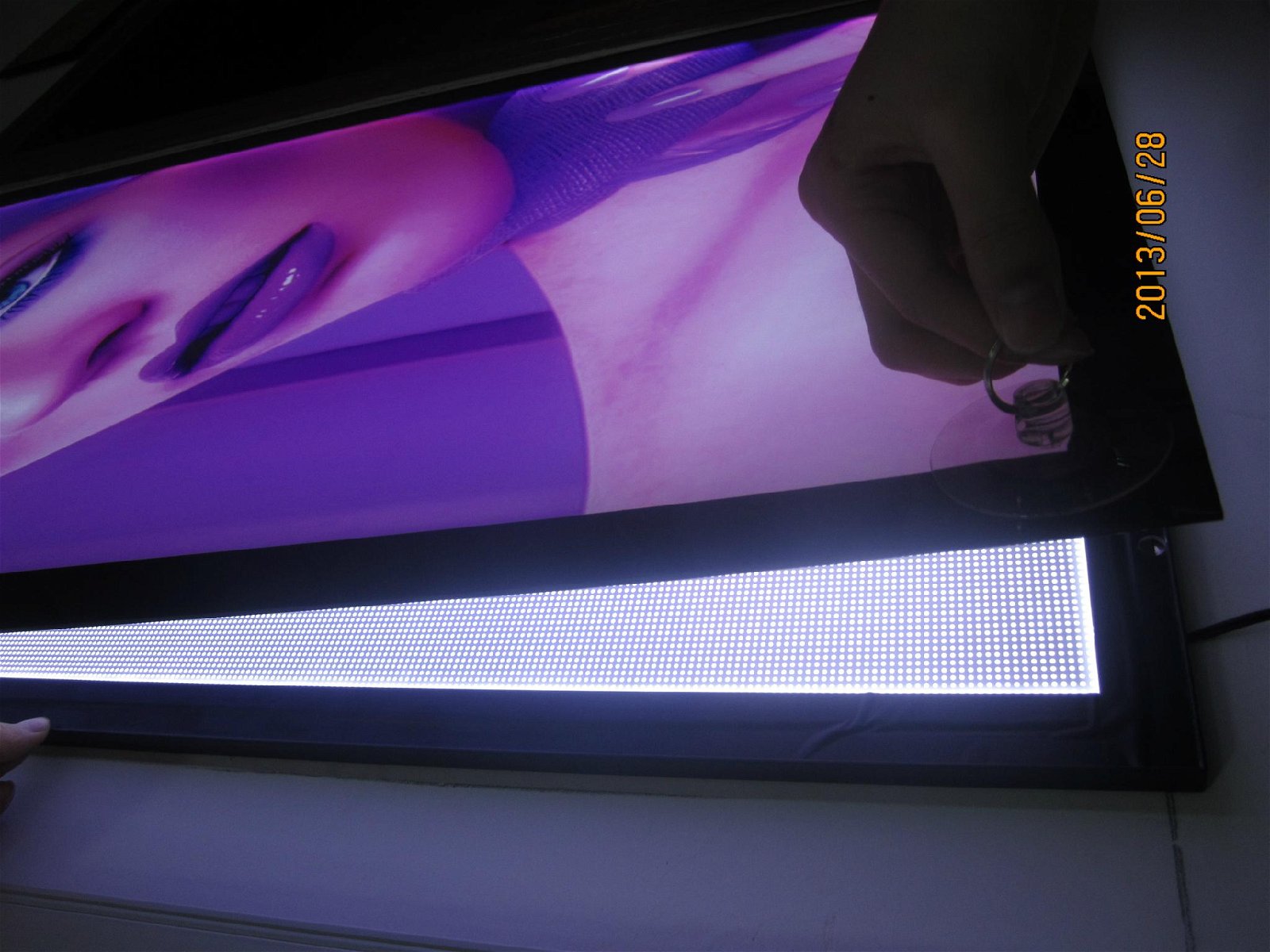 深圳LED铝框双面吸盘式广告宣传灯箱 5