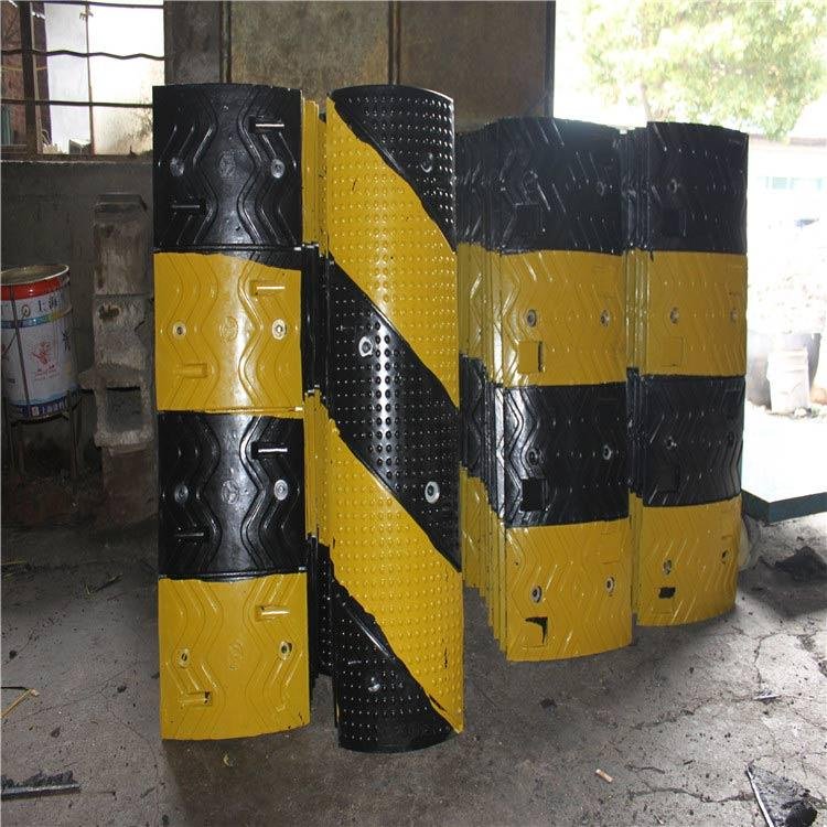 2017 Hot Sale Type China Made Traffic Safety Rubber Speed Bump