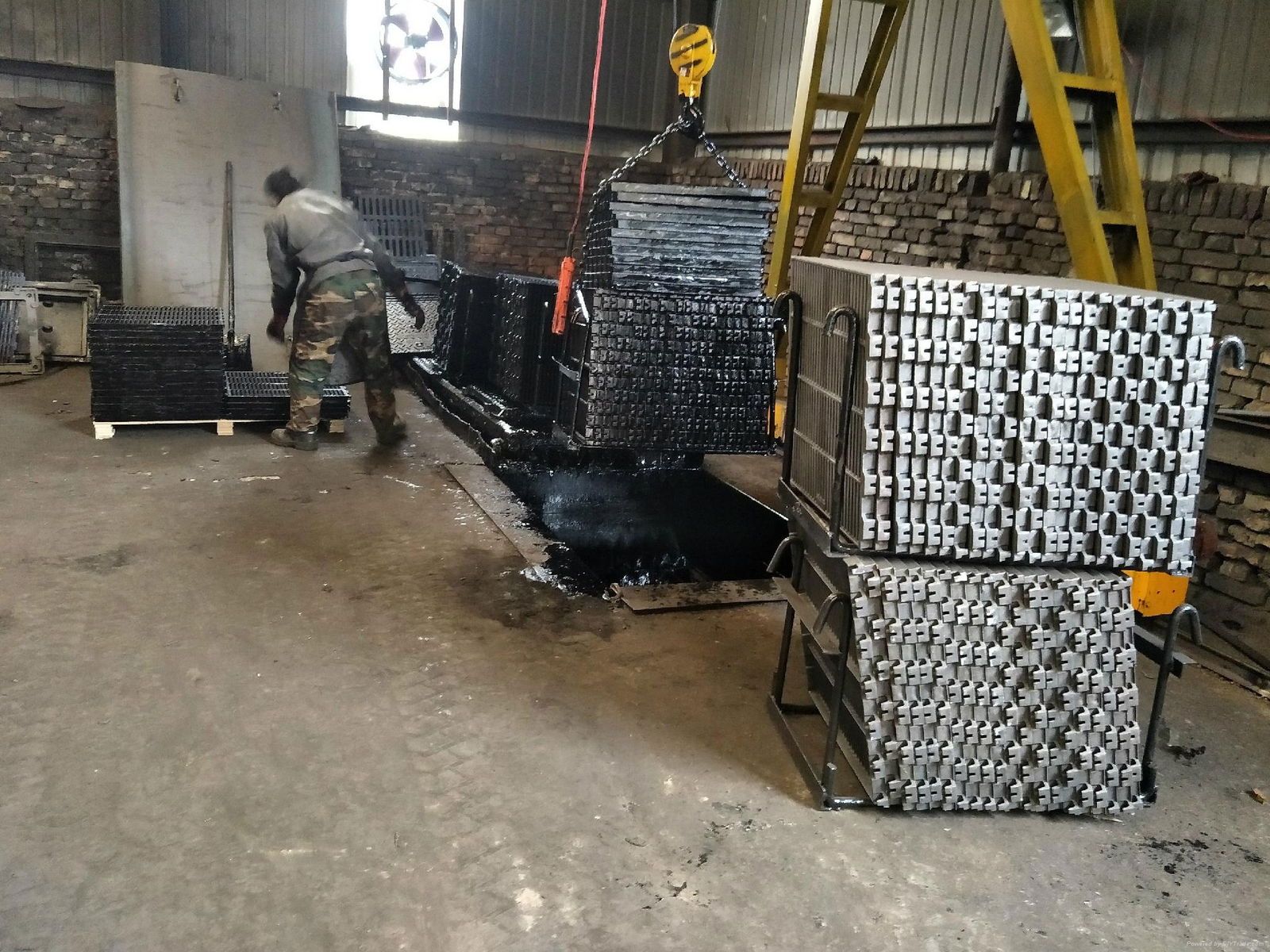 factory for pig cast floor 600x600 ductile iron slat floor