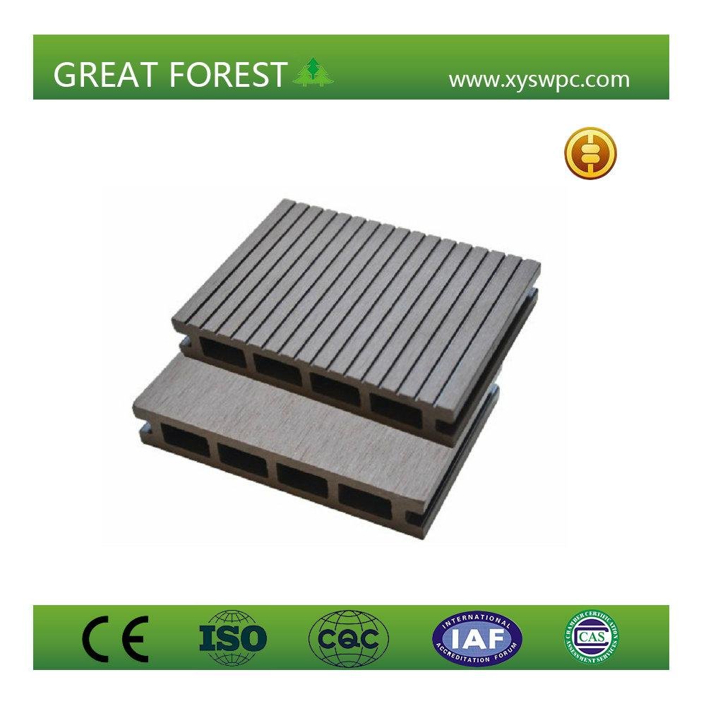 Outdoor Durable anti-slip hollow wpc decking 1