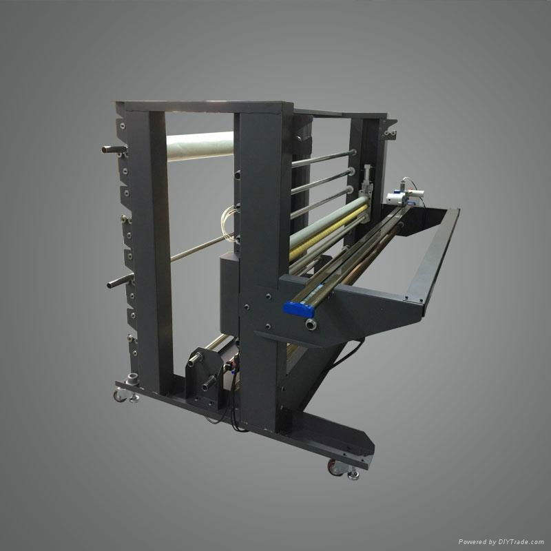 Digitial cutting machine with two cutting heads for shoes of leather