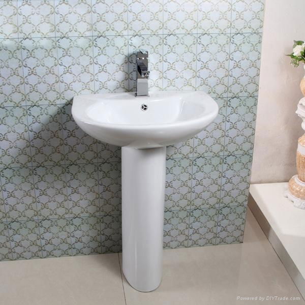 Bathroom pedestal wash basin