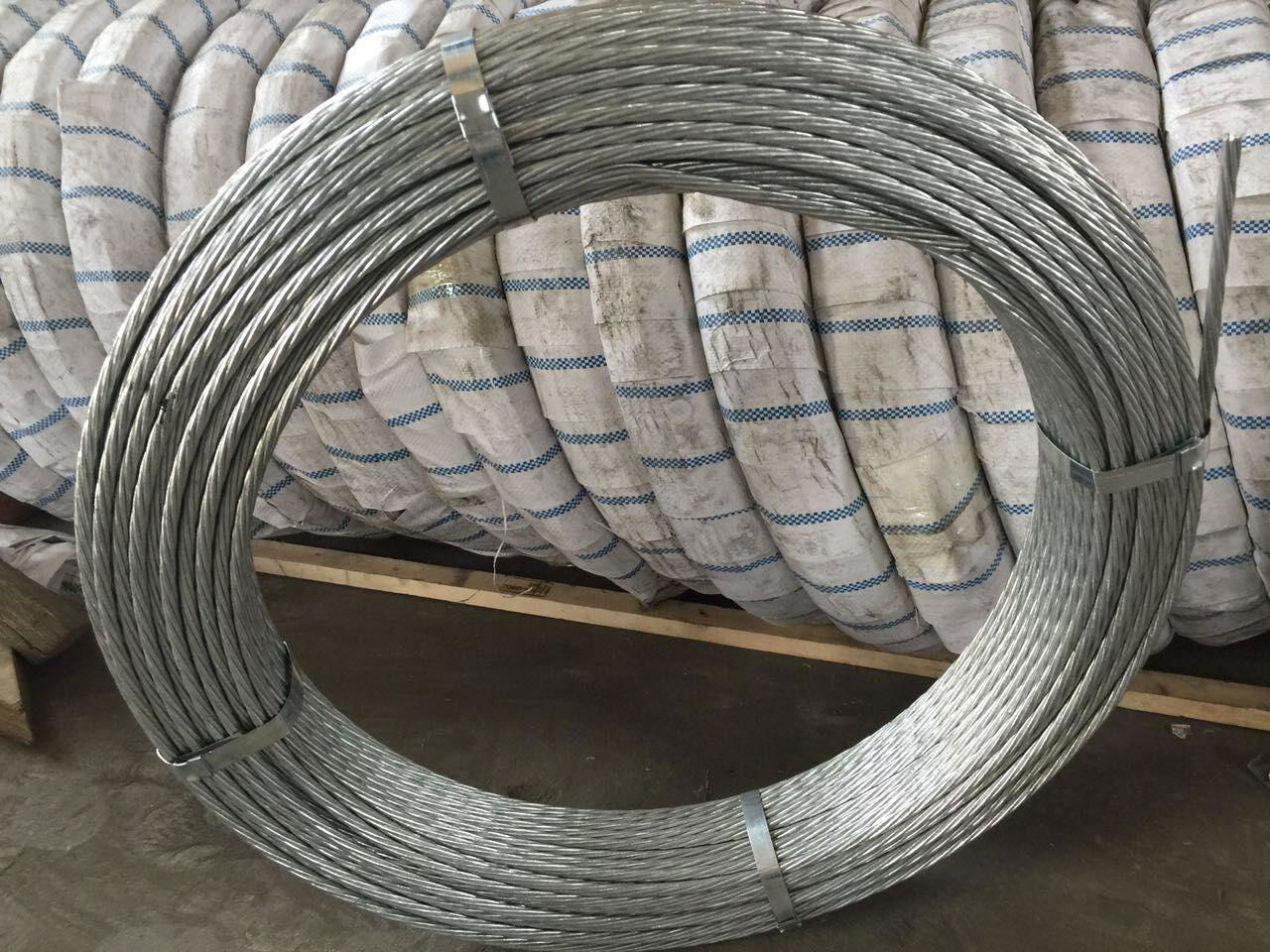 zinc coated steel wire strand 0.74.0mm heli (China Manufacturer