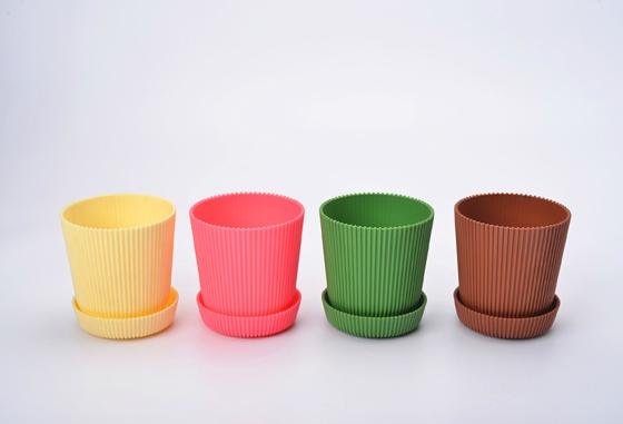 Plastic 6 Multicolored Circle Flower Plant Pots  with Saucer 