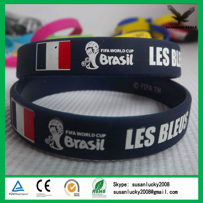 2017 cheap OEM  Debossed embossed rubber custom silicone bracelet wristband