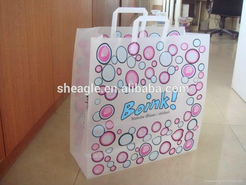 Customized HDPE/LDPE punch handle printed plastic shopping bag 2