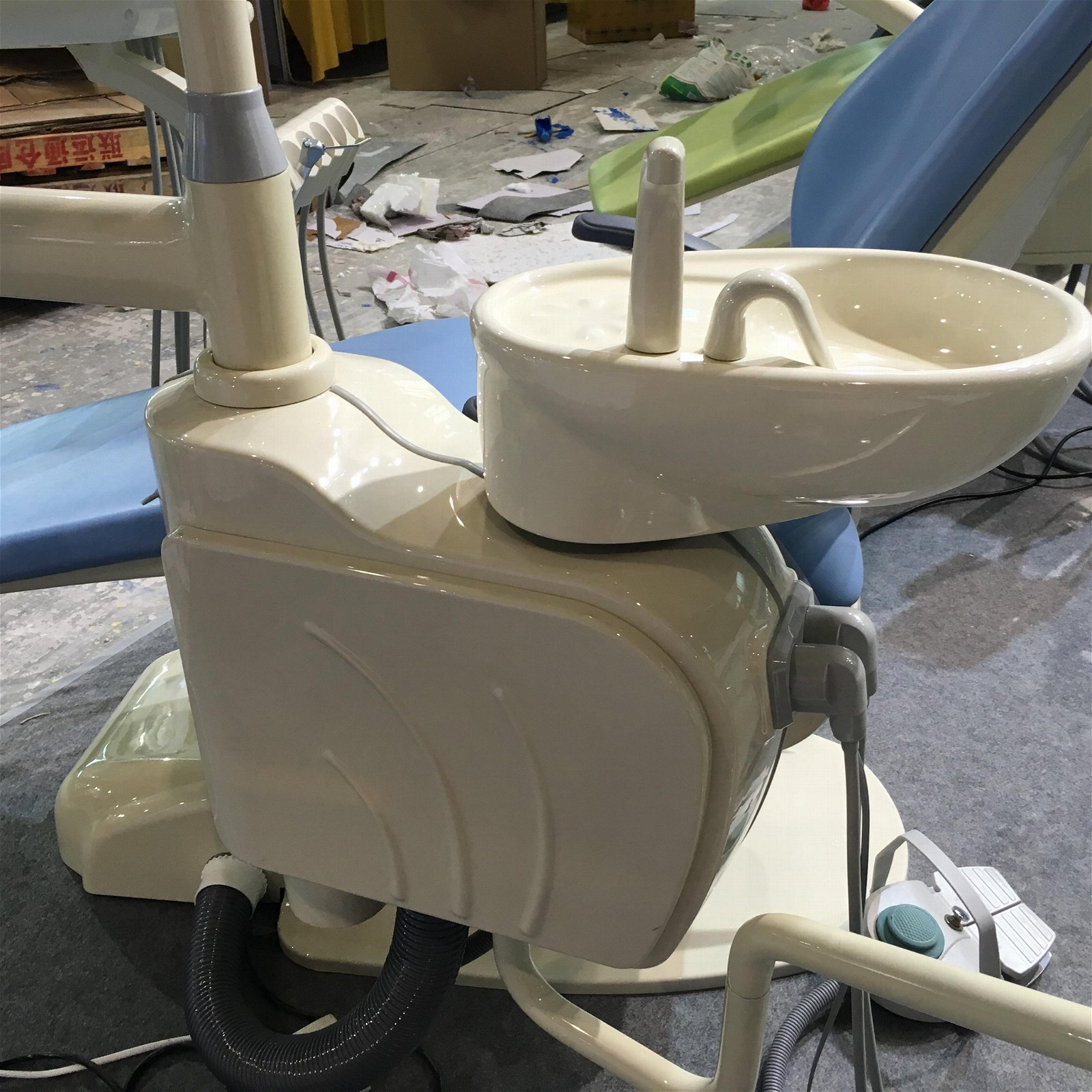 High quality basic dental chair with LED operating light  2