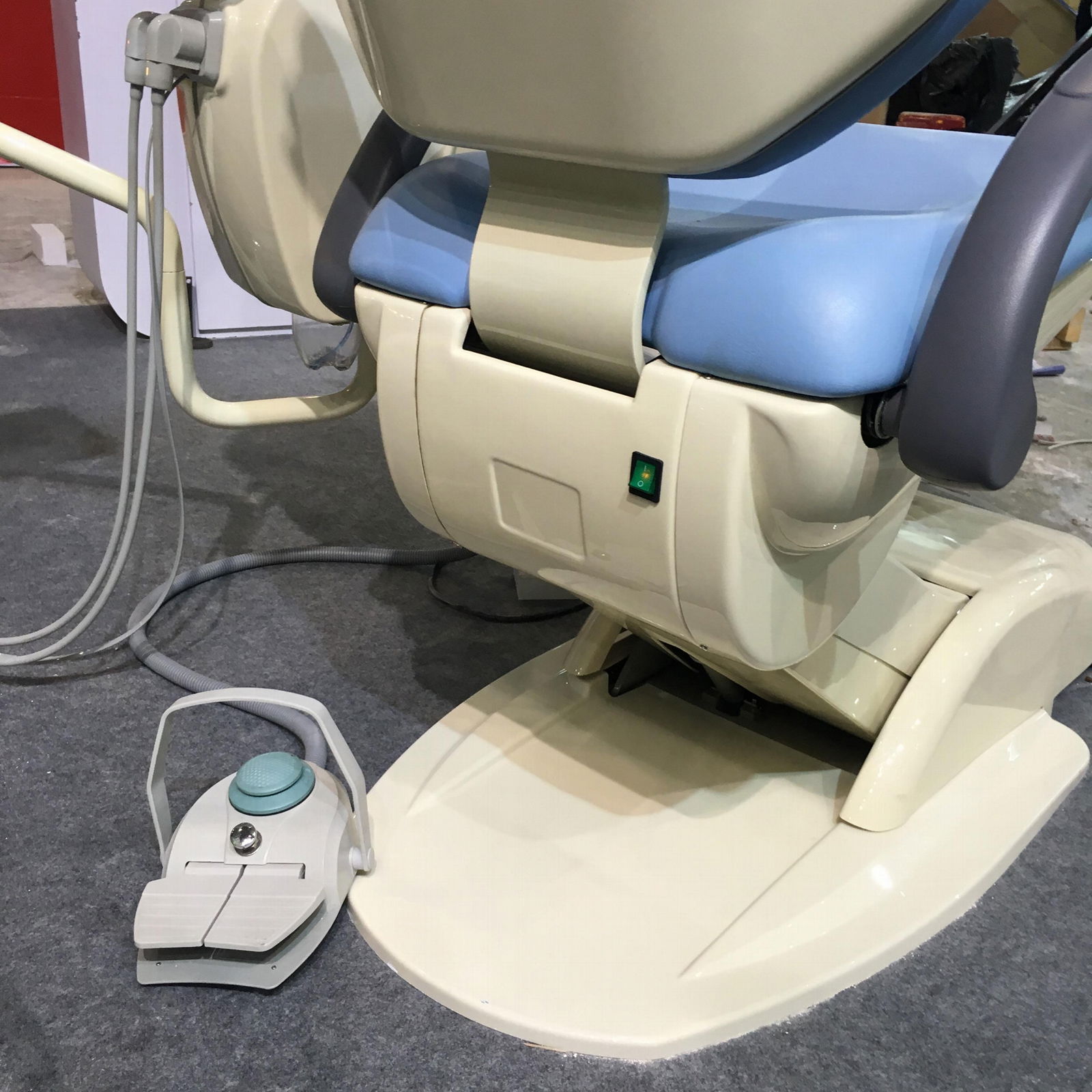 High quality basic dental chair with LED operating light  3