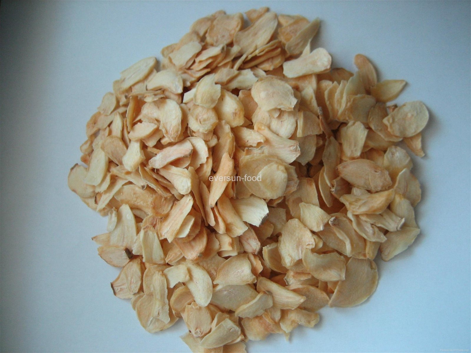 Dehydrated garlic flakes 3