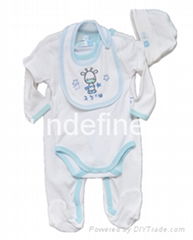 Long sleeved romper suit