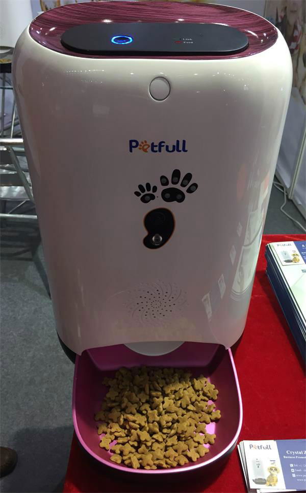 Newest Remote Control Wi-Fi Dog and Cat Feeder Smart Automatic App Pet Feeder