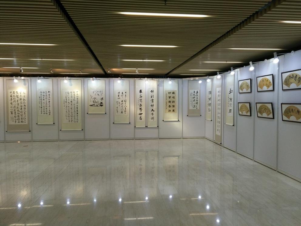 上海畫展挂畫展示使用的展板架白色1X2.5米 2