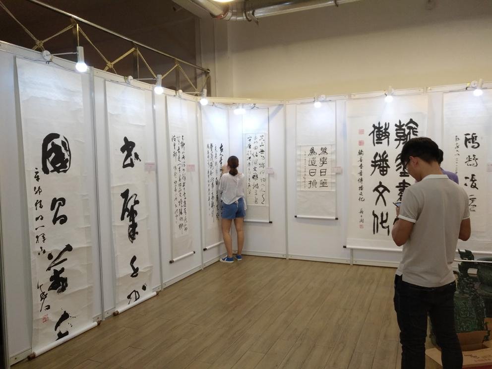 上海畫展挂畫展示使用的展板架白色1X2.5米 3