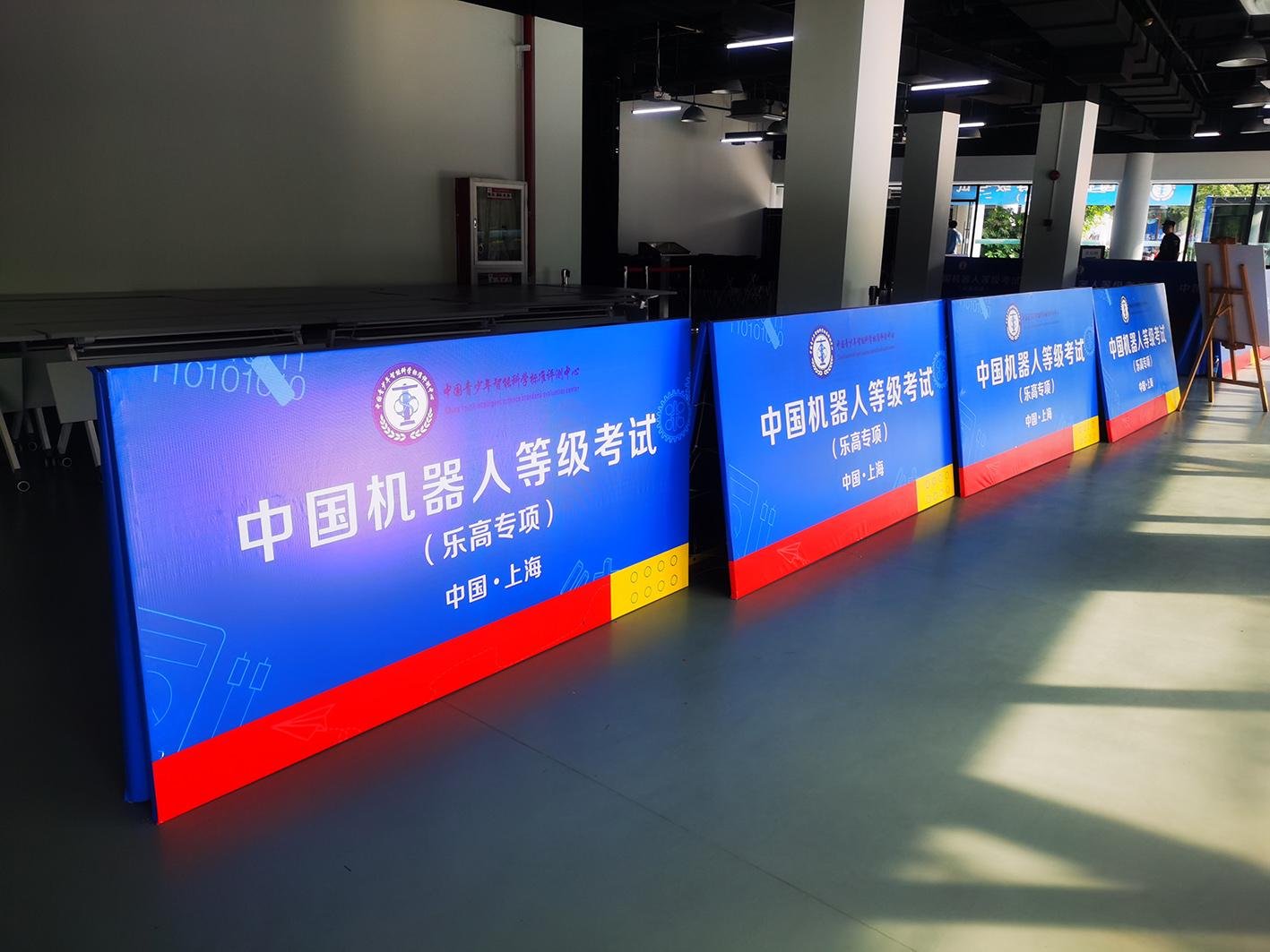 上海活动用A字宣传板架子制作出租三角形展示架子