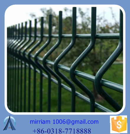 welded wire mesh fence 4