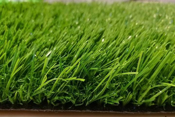 green artificial grass 2