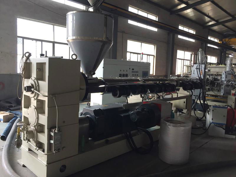 PC hollow sheet extrusion line