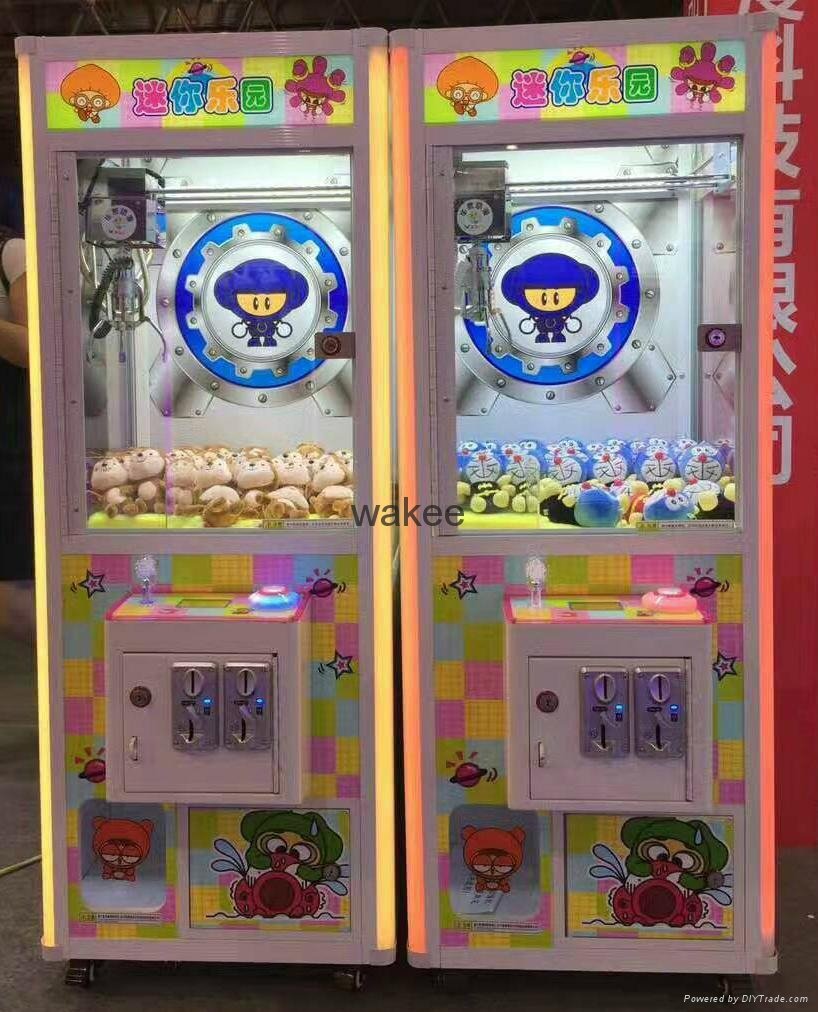 luxury crane claw coin operated prize machine Miniland kids crane game gift toy  4