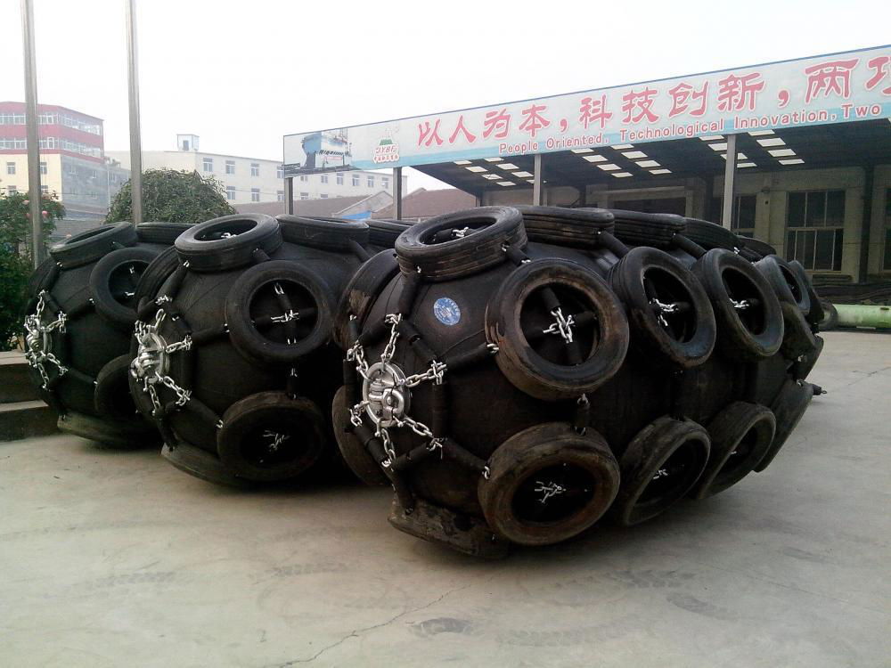 Best quality Ship berthing rubber fenders 2