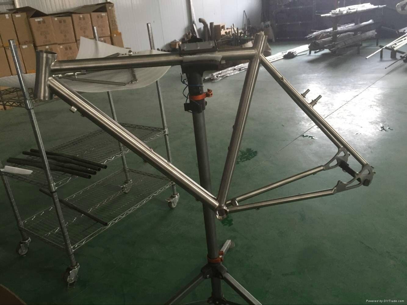 Factory price for 700C 580mm titanium touring bike frame from China