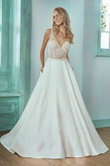 Embroidery Ivory wedding dress with