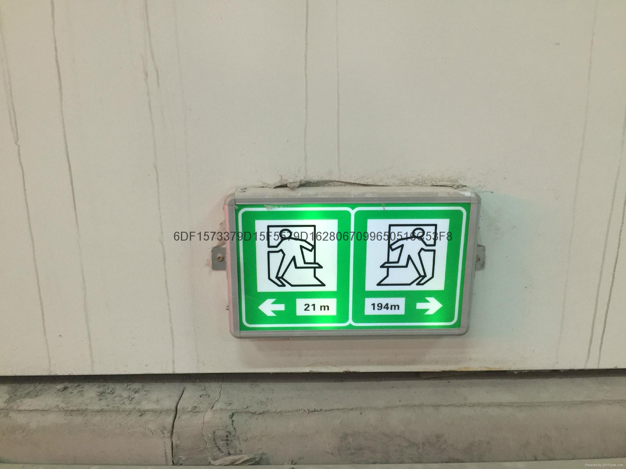 人行横洞指示标志 4