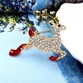 2017 The New Elk Brooch Gift Fashion A Galloping Christmas Present 3