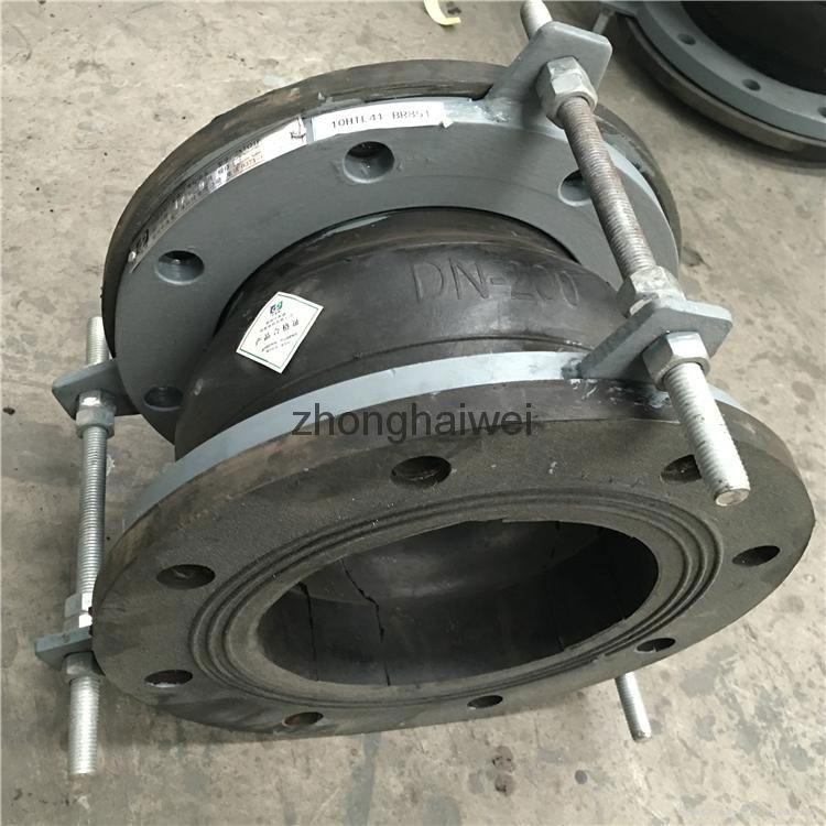 Axial horizontal expansion coupling molded 1 arch rubber expansion joint