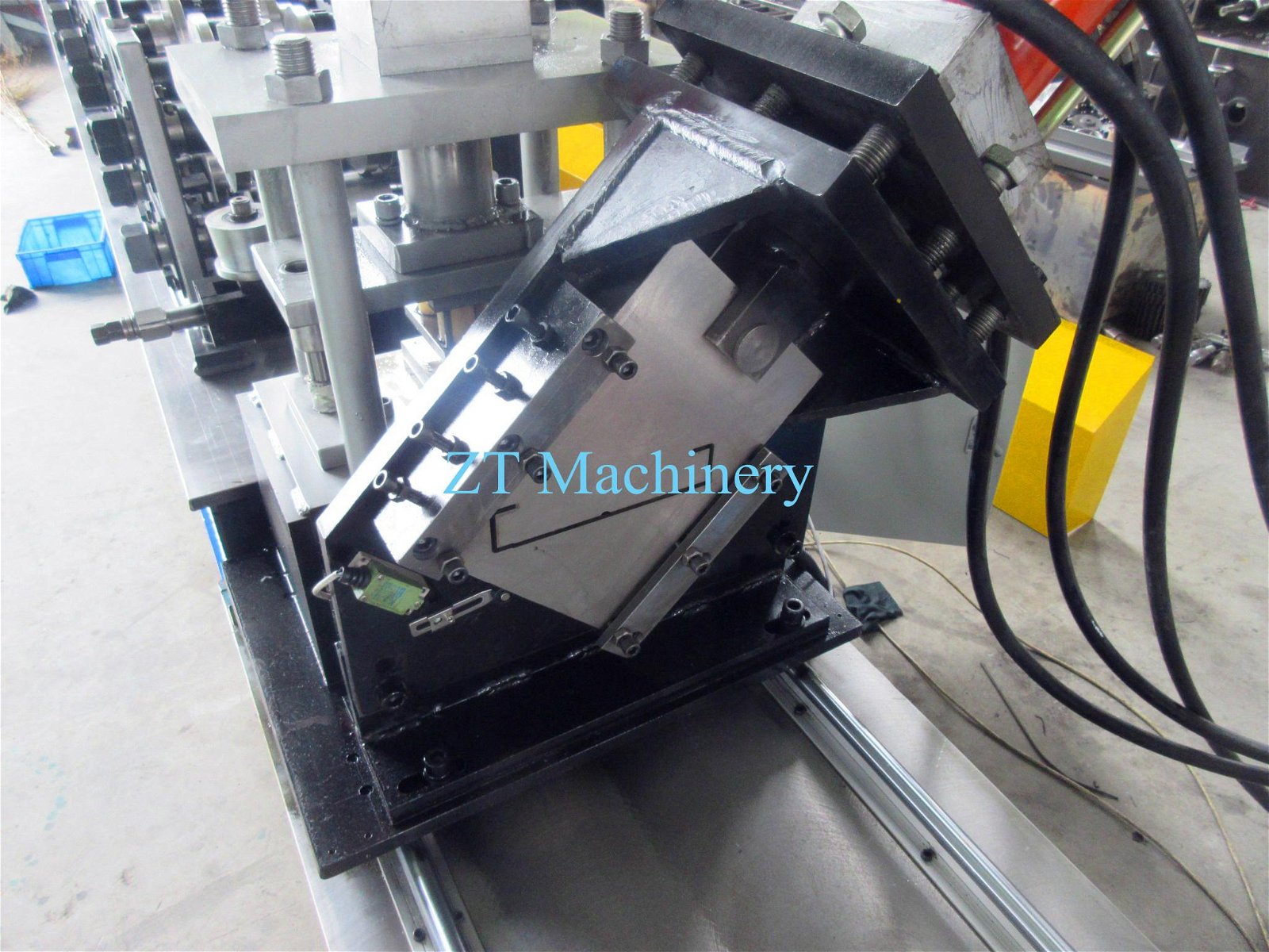 Stud and track roll forming machine 4