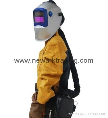 Auto-darkening welding helmet  3