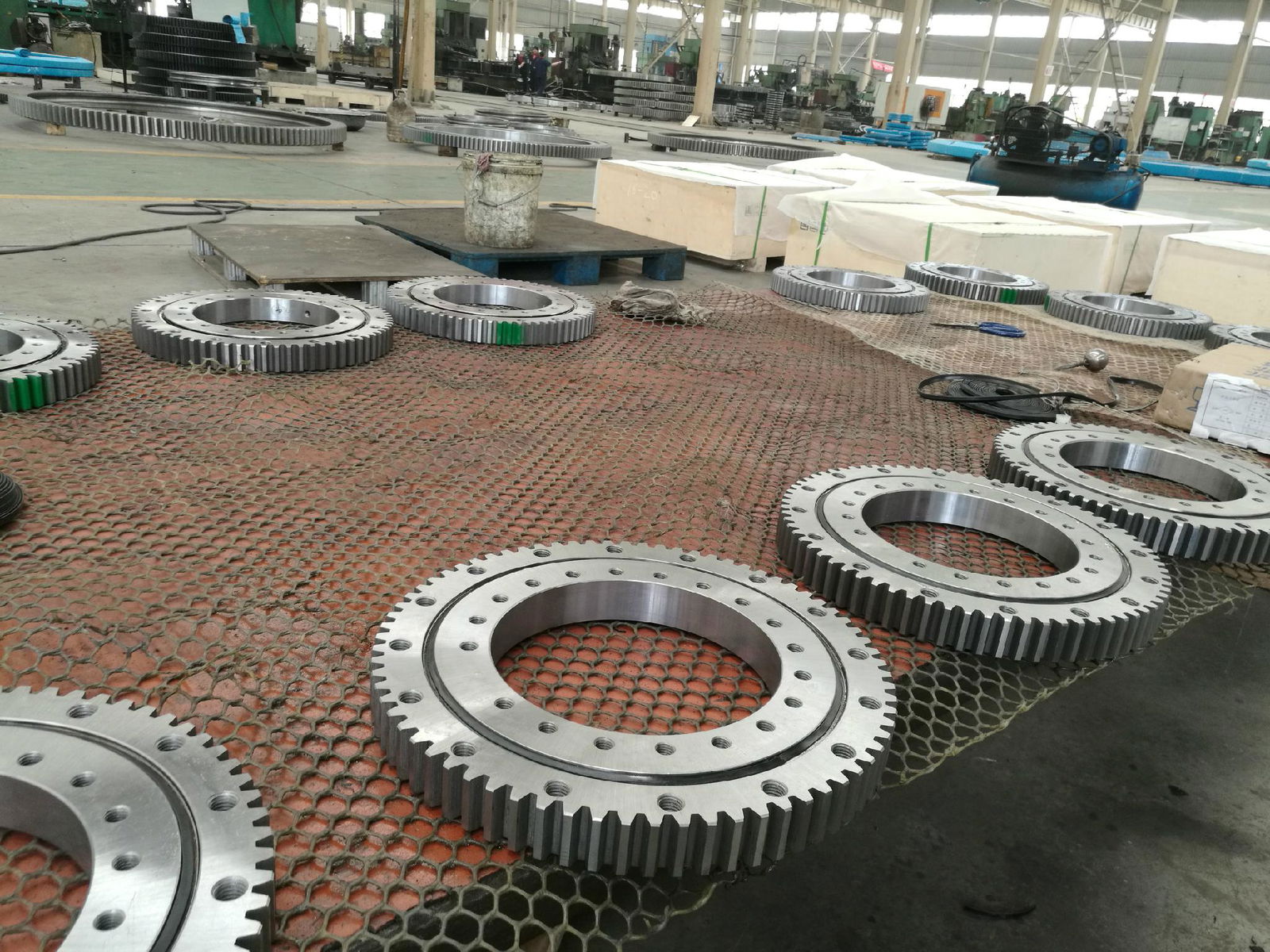 Cross roller bearing  5