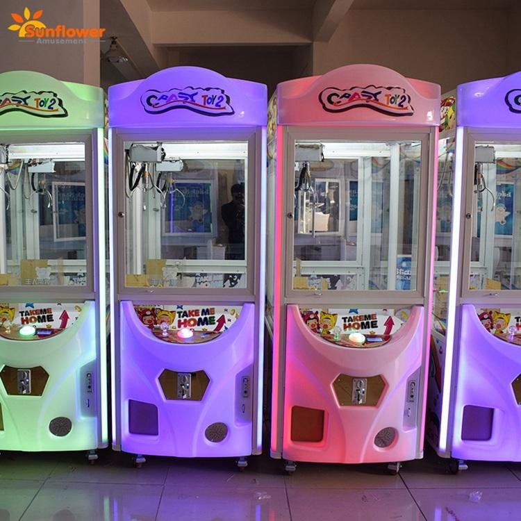 Taiwan mainboard coin operated gift crane claw game machine  4