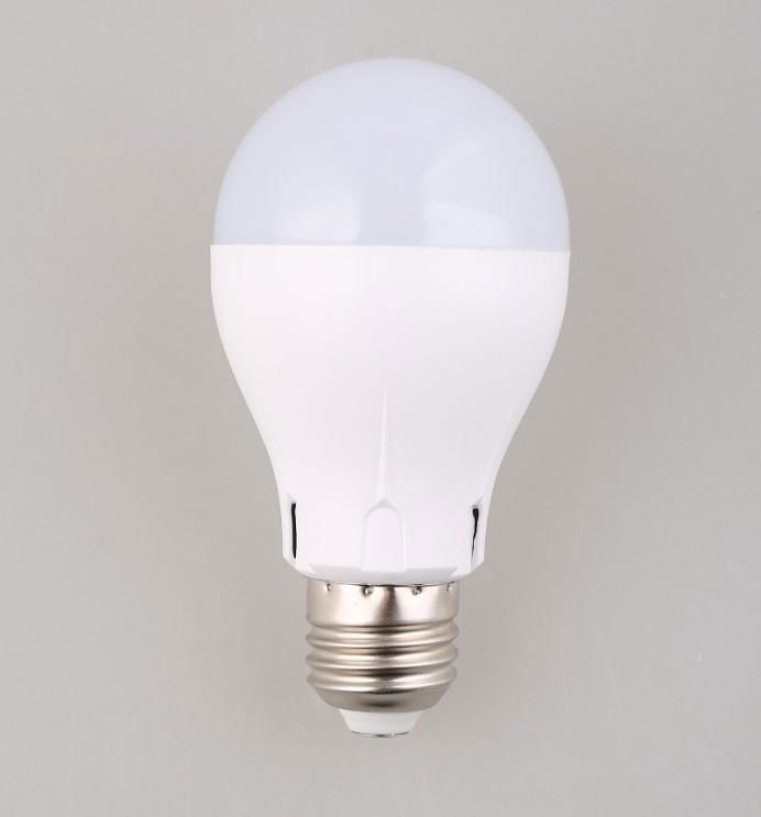 7W Thermal Plastic Battery Operated Emergency LED Bulb 2