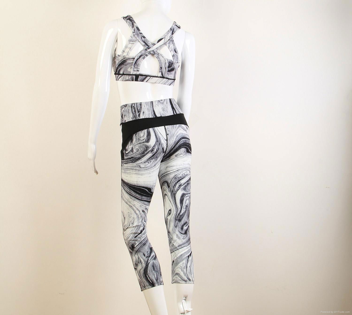 Wholesale Black and white stripes yoga sets yoga fitness sets 2