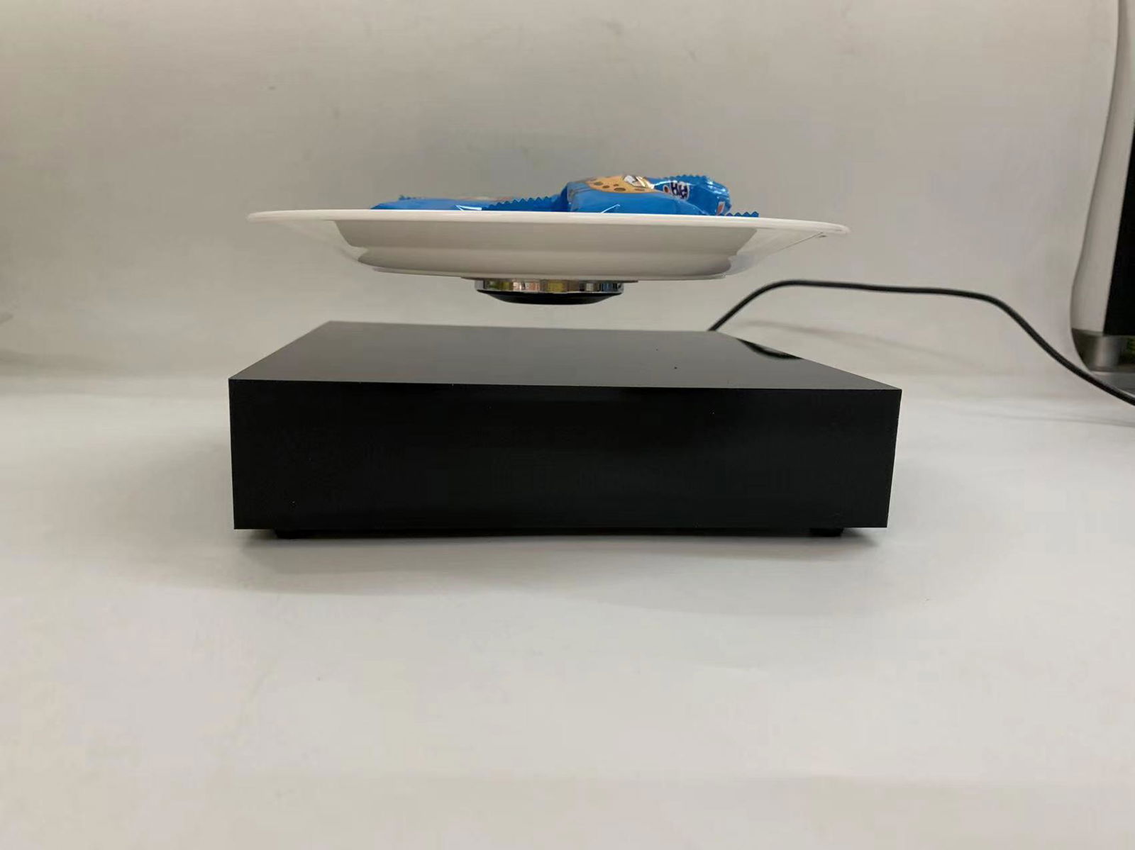 magnetic levitation rotating plate display rack heavy 0-500g