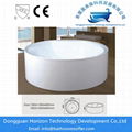 Circular freestanding acrylic bathtub