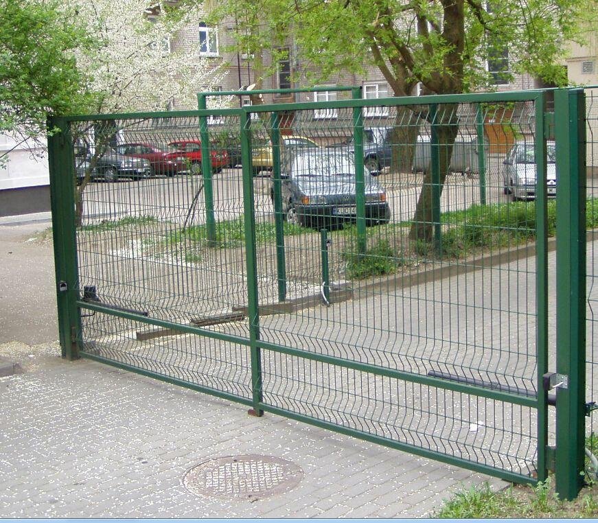 Safe and beautiful Welded mesh fence 5