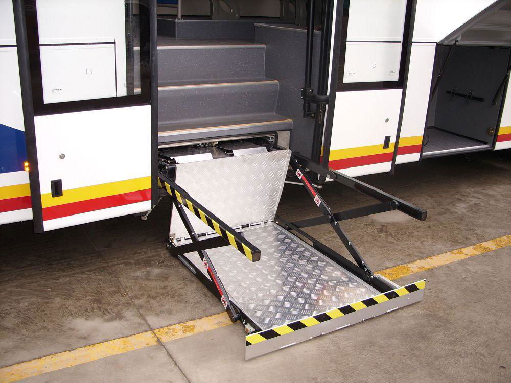 信德泰克城市客车用液压电动轮椅升降机残疾人升降台CE认证