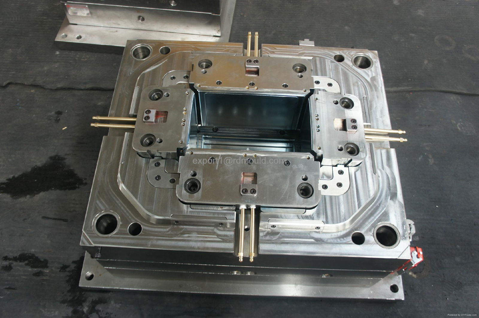 battery container mould 4