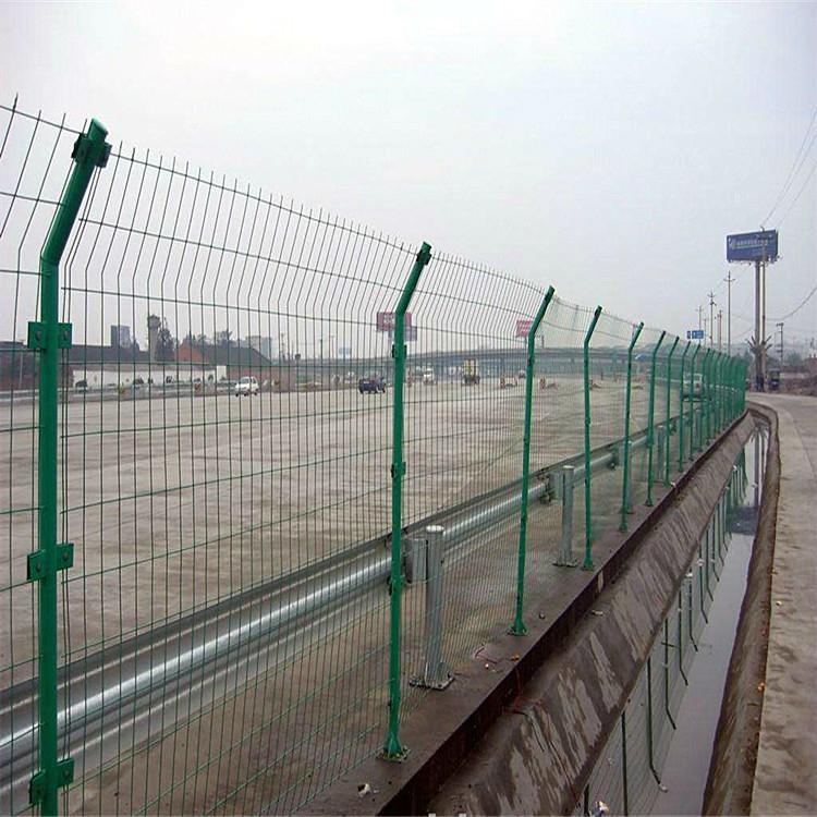 bilateral wire fence 4