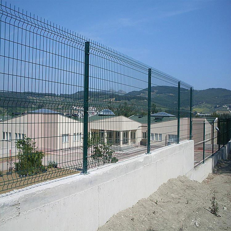 community fence 4