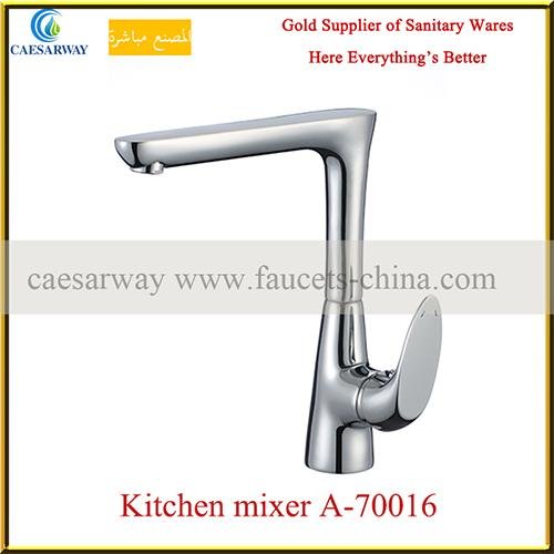 brass deck mounted pull-out kitchen water mixer 2