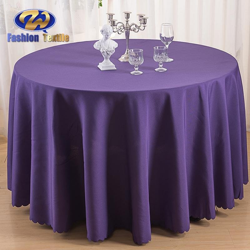 Purple round tablecloths for wedding