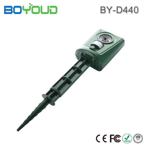  Boyoud ultrasonic outdoor electronic pest control animal repeller 5