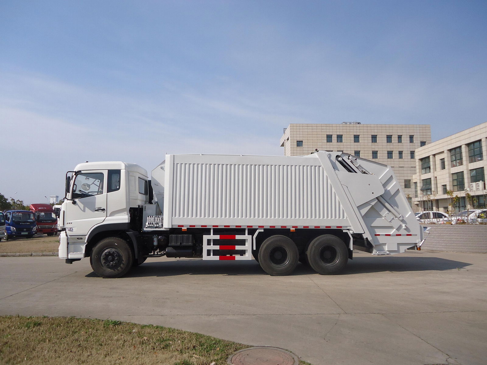 20T rear loading compressor garbage truck  2