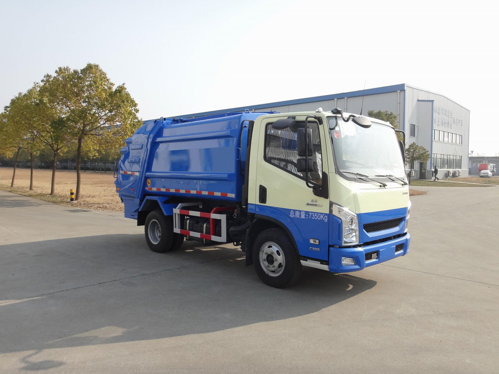 5T rear loading compressor garbage truck 2