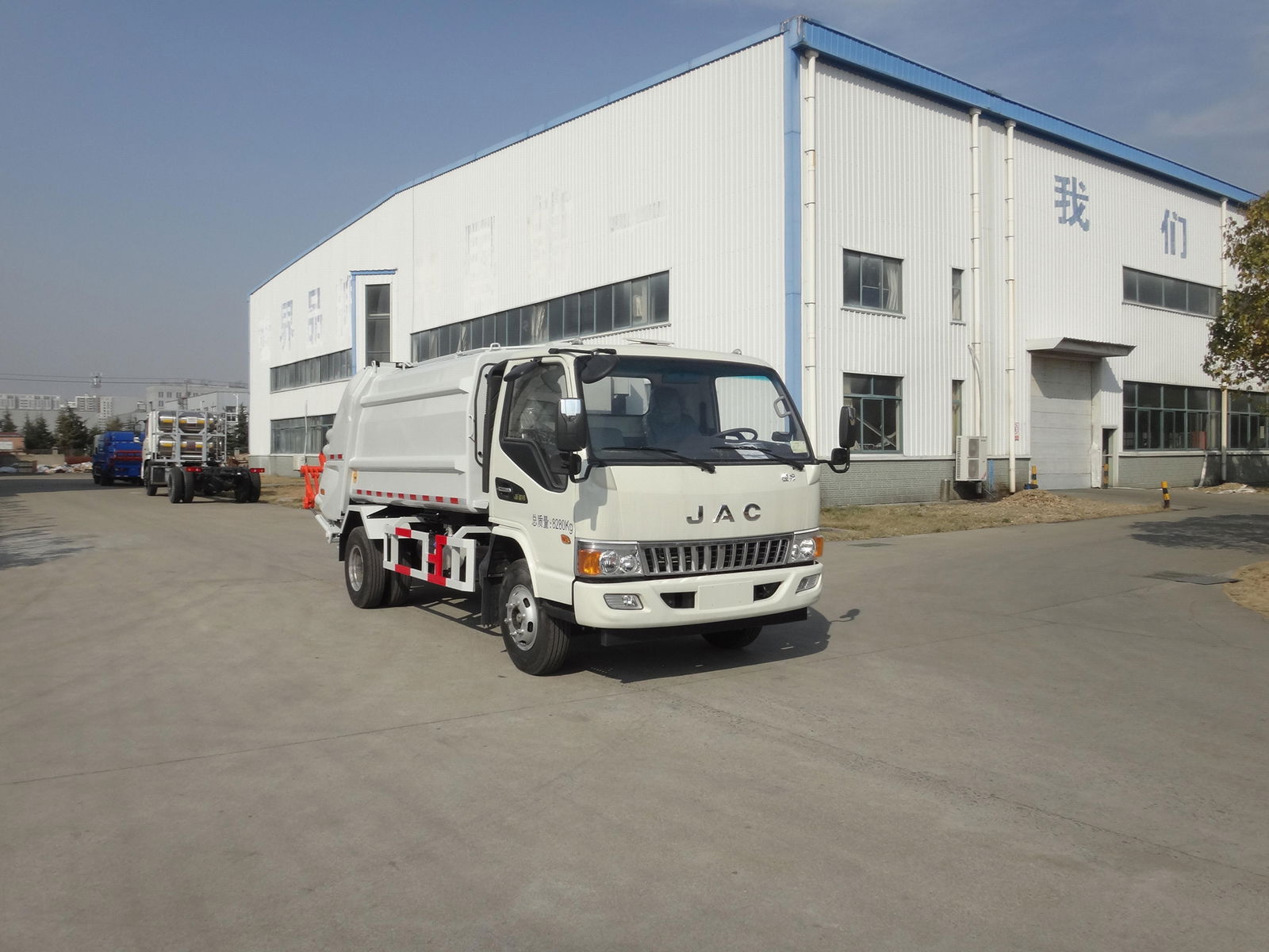 8T rear loading compressor garbage truck 2