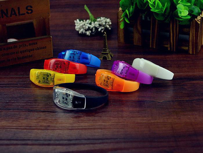 2018 Fashion Controled Flash Light LED Bracelet 2